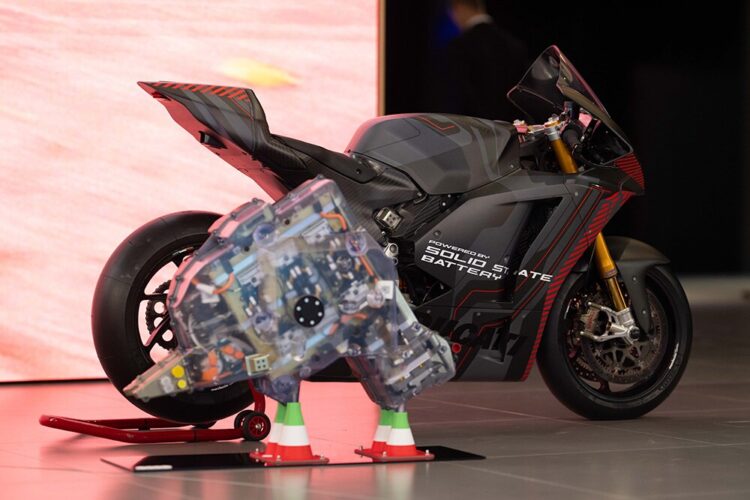 A investigação elétrica da Ducati continua com o protótipo V21L