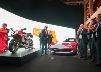 Panigale V4 Tricolore centro das atenções no Japão