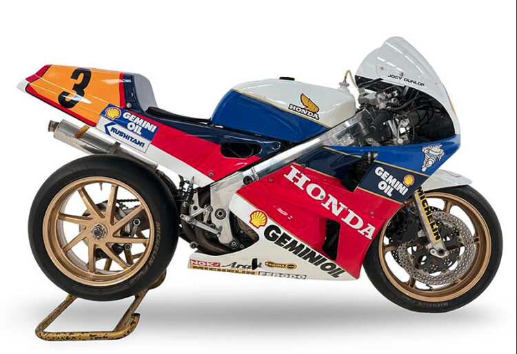 Duas Honda ex-Joey Dunlop vão a leilão