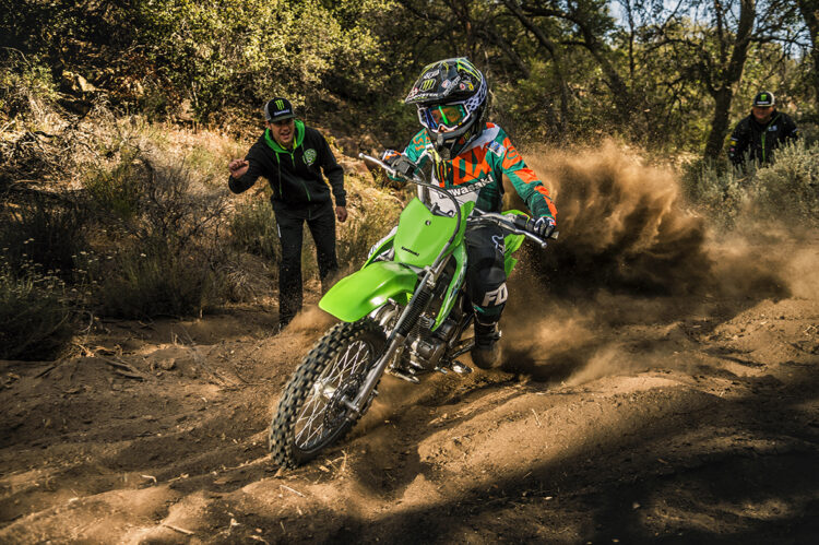 Nova Kawasaki KLX140 para júniores