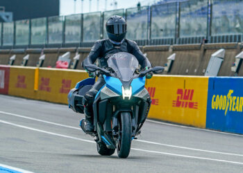 Kawasaki no Simpósio do Hidrogénio em Le Mans