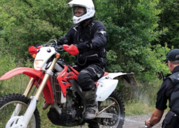 Polícia do País de Gales vai usar spray forense contra infratores em bicicletas elétricas