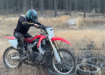 CRF com motor Hayabusa, a moto de MX mais extrema!