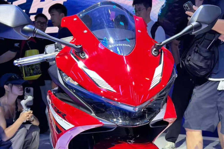 Honda CBR500R Four, a irmã desportiva da naked CB500 SF