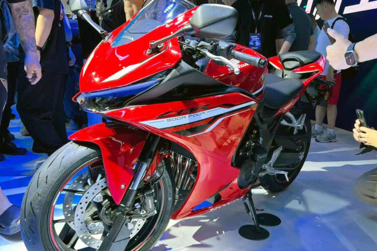 Honda CBR500R Four, a irmã desportiva da naked CB500 SF