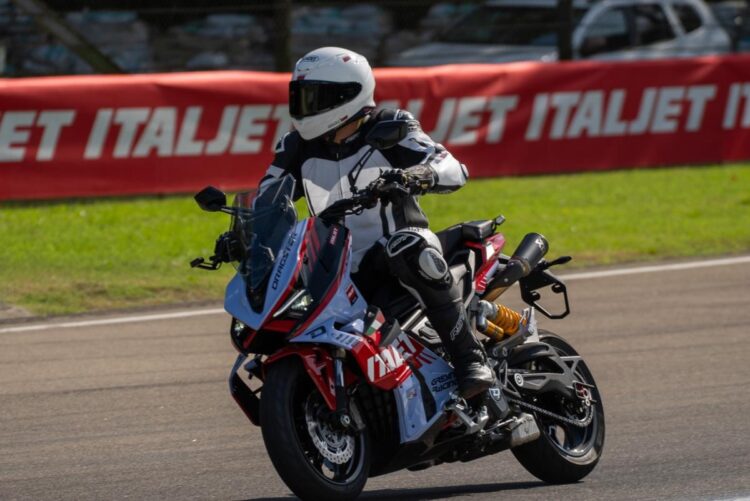 Italjet Dragster 700 Twin | Apresentação Mundial | Com DNA de pista para a rotina diária