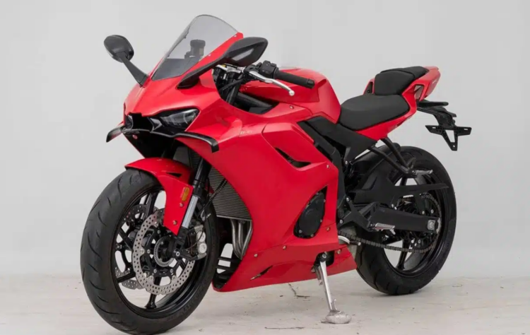 Kove 450RR: Desportiva média com 70 CV e design italiano