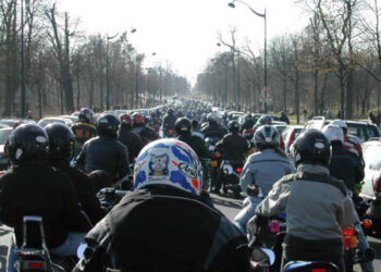 Motociclistas franceses e portugueses protestam na CE contra as inspeções 