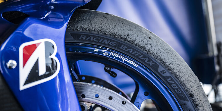 Bridgestone lança Slick Racing Battlax V03