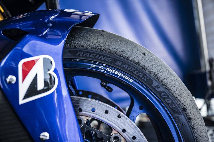 Bridgestone lança Slick Racing Battlax V03