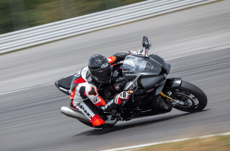 Bridgestone lança Battlax Racing Street RS12