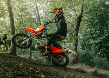 KTM atualiza a 300 EXC Hardenduro para 2026