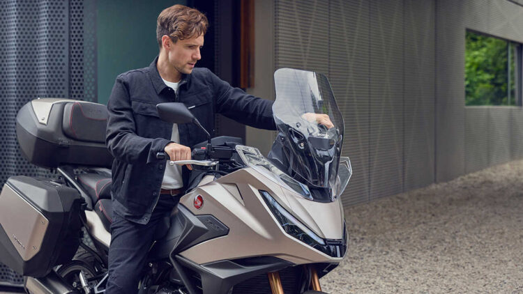 Honda mostra 3 novas cores na sua popular NT1100 na EICMA