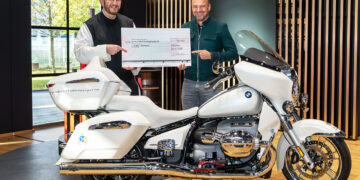 BMW assinada pelo Papa rendeu 130.000€