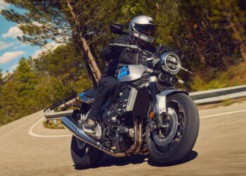 Finalmente, a Honda revela as CB1000F naked retro