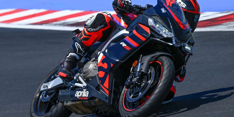 Aprilia lança réplica especial da RS457