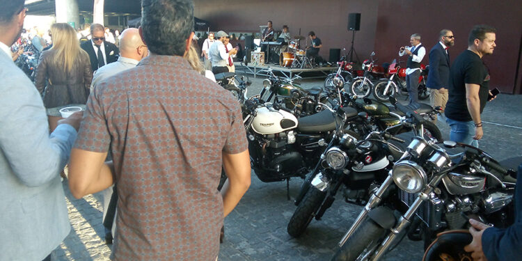 Mercado sobe em Outubro, ligeira queda no total