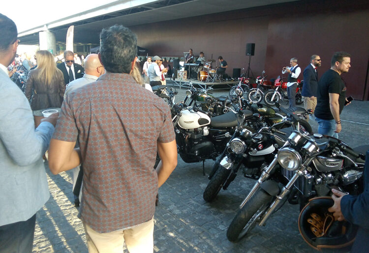 Mercado sobe em Outubro, ligeira queda no total