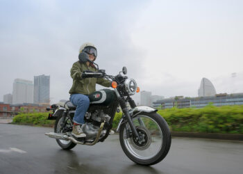 Kawasaki lança a W230, uma naked monocilíndrica retro