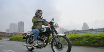 Kawasaki lança a W230, uma naked monocilíndrica retro