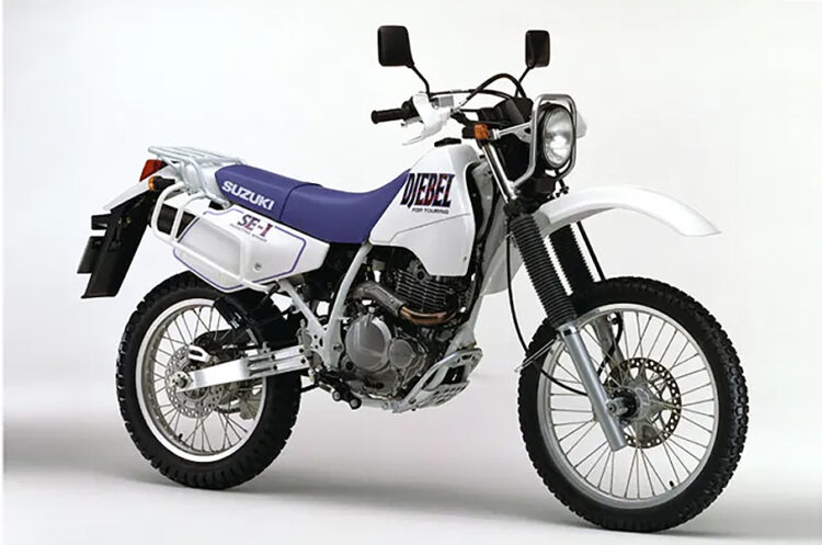 Suzuki pode estar prestes a rever algumas trail com visual retro