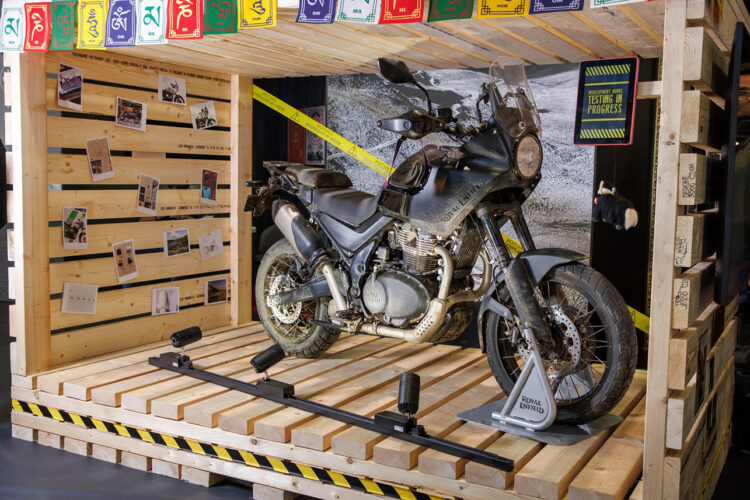 Royal Enfield Himalayan 750 só chega em 2026