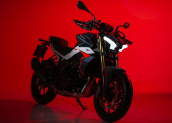 Benelli Tornado Roadster apresentada na Eicma com motor Twin