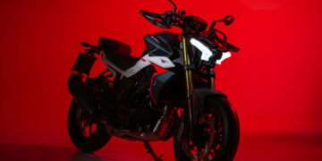 Benelli Tornado Roadster apresentada na Eicma com motor Twin