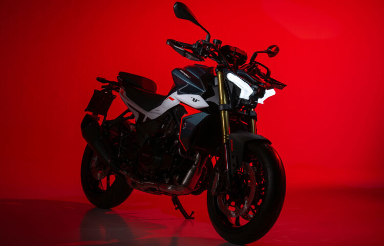 Benelli Tornado Roadster apresentada na Eicma com motor Twin