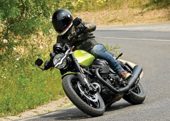 Contacto | Moto Guzzi V7 Sport | Sangue quente