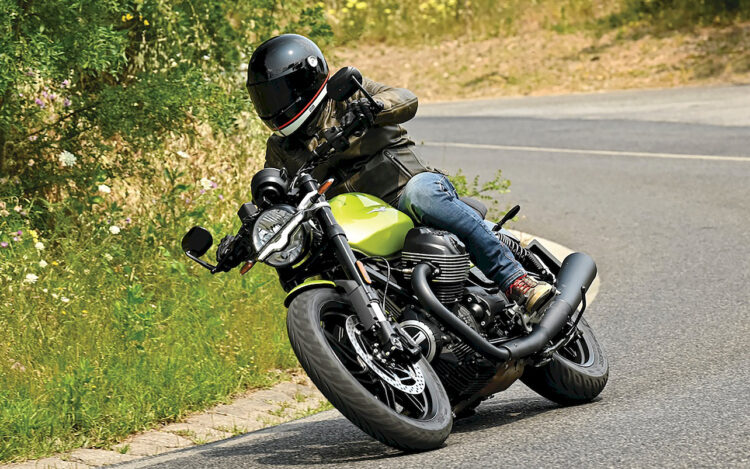 Contacto | Moto Guzzi V7 Sport | Sangue quente