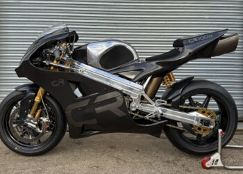 Crighton CR700W de 220 cv procura novo dono