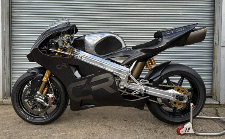 Crighton CR700W de 220 cv procura novo dono