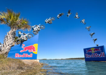 Tyler Bereman da Red Bull salta quase um quilómetro