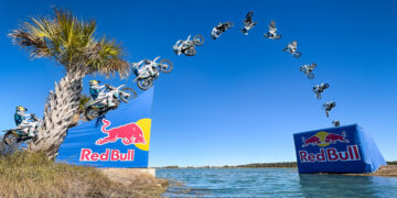 Tyler Bereman da Red Bull salta quase um quilómetro