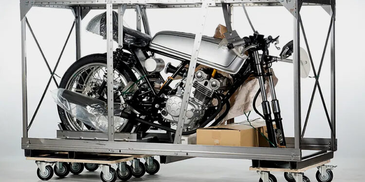 Honda Dream CB50R encontrada na grade