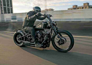 Supermoto | Harley-Davidson Sovereign Raven by Rough Crafts | Sonhos de juventude