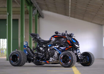 BMW M1000 R transformada em hyperquad de 207 cv