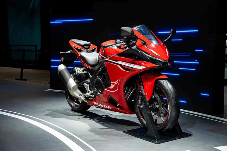 Honda CBR500R Four revelada na Exposição China International Import