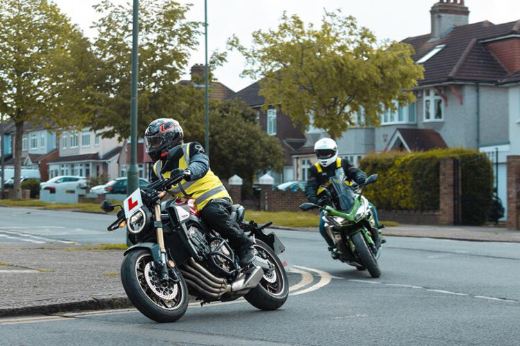 Como tirar a carta de moto