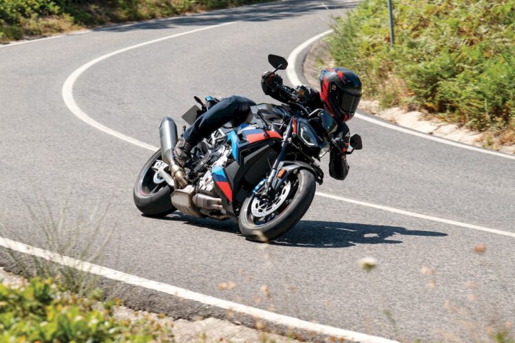Contacto | BMW M1000 R | Teste à sanidade mental