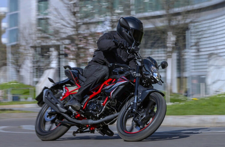 Benelli revela a sua nova naked BN 125