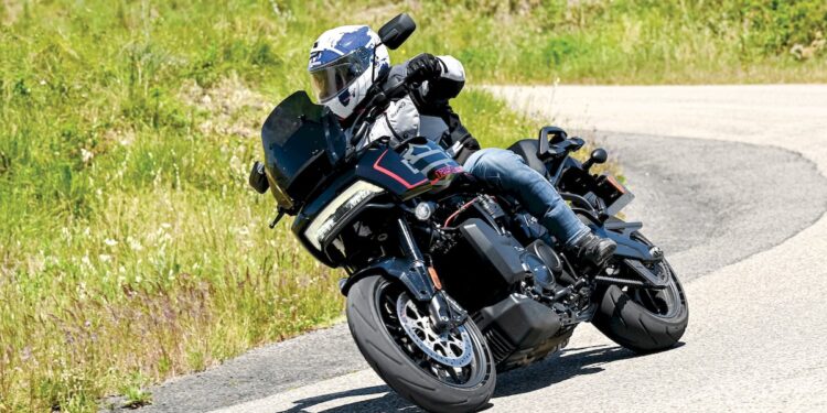 Contacto | Harley-Davidson Pan America 1250 ST | A crossover americana