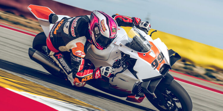 KTM 990 RC R Track, versão artilhada para pista, foi oficialmente lançada