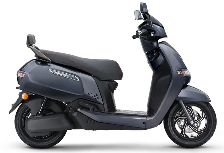 Scooters elétricas da TVS chegam ao Vaticano