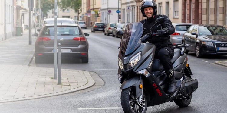 Trinity considera esta scooter elétrica “a melhor do universo”