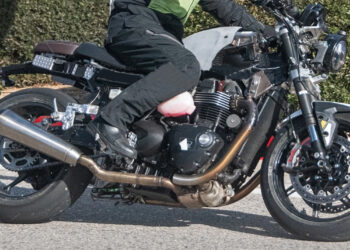 Nova Triumph Speed Twin 1200 apanhada