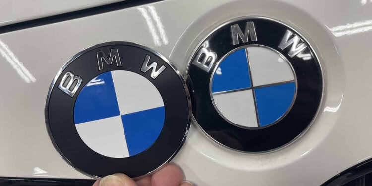 BMW tem novo logótipo
