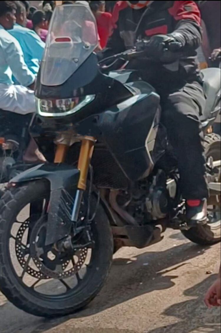 Norton Atlas GT apanhada em testes na Índia