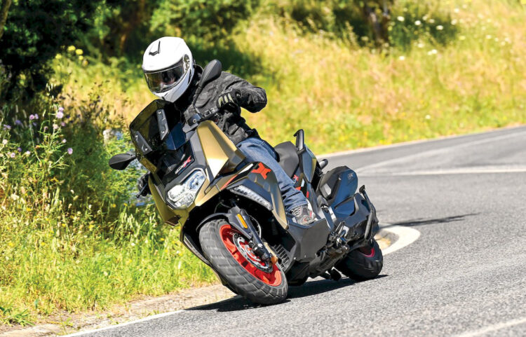 Contacto | BMW C400 X | Rebeldia citadina